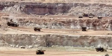 Orano est actuellement le seul producteur d’uranium du Niger, positionnant le pays à la 7ème place mondiale des fournisseurs du combustible nucléaire. Outre les compagnies canadiennes GoviEx Uranium et Global Atomic qui développent d’importants projets d’uranium, le Niger compte aussi la présence de la China National Nuclear Corporation dans ce secteur.