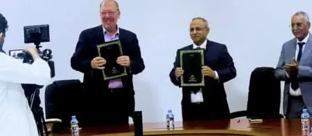 Mauritanie : La SNIM et «AMAN Green Energy Pte Ltd.» s’allient dans la Production du fer vert Lié au projet d'hydrogène vert à très grande échelle de CWP, AMAN qui est situé dans le nord- ouest de la Mauritanie, un nouveau centre DRI pourrait accueillir plusieurs usines à base d'hydrogène vert. Elles seront capables de convertir le minerai de fer brut mauritanien en millions de tonnes de fer vert briqueté à chaud (HBI) par année, principalement destiné à l'exportation vers l'industrie sidérurgique européenne.