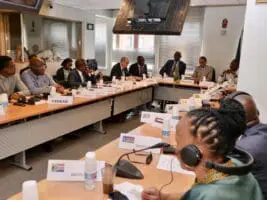 Abdoulaye Diop reconnaît que l'AES appartient au même espace que la Communauté économique des États de l'Afrique de l'ouest (Cédéao) et de l'Union économique et monétaire ouest-africaine (Uemoa), tout en soulignant qu'il va falloir discuter des modalités de vivre en commun.