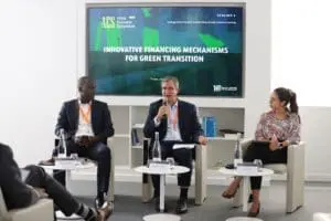 "Chaque année, un thème central est choisi pour analyser les différents niveaux d'évolution des économies africaines. Cette année, le thème de la finance a été retenu en raison des grands défis financiers auxquels le continent est confronté, notamment l'impact du système financier international, les besoins en infrastructures, la transformation vers une économie verte et la gestion numérique", a-t-il dit.