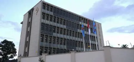 La société minière congolaise, Gécamines, dont l’Etat est l'actionnaire de référence, a officiellement annoncé lundi 1er juillet dans un communiqué, son opposition à la vente de la société minière Chemaf Resources qui dispose d’un bail de 25 ans sur un permis de cuivre-cobalt en RDC, à son compatriote Norin Mining. «Nous avons appris à travers la presse (ndlr : l’agence Reuters) l’annonce des conditions convenues de la vente de Chemaf Resources et de ses filiales, y compris certains droits sur des actifs appartenant à la Gécamines.