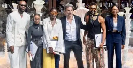 En 2020, le marché de la mode en Afrique subsaharienne était évalué à 31 milliards de dollars, avec une tendance estimée à la hausse chaque année. Ce dynamisme est notamment illustré par les nombreuses semaines de la mode, parmi lesquelles les Fashion Weeks, organisées dans 32 pays africains. Bien que la créativité africaine, alliant savoir-faire traditionnel et innovation, soit indéniable, elle rencontre encore des difficultés à trouver des débouchés commerciaux.