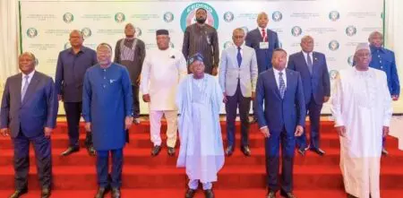 Dans un communiqué publié lundi sur son portail officiel, ladite organisation a exprimé sa ferme désapprobation et sa condamnation vigoureuse de toute ingérence étrangère dans la région pouvant constituer une menace à la paix et à la sécurité en Afrique de l’Ouest, ainsi que toute tentative visant à entrainer la région dans les affrontements géopolitiques actuels.