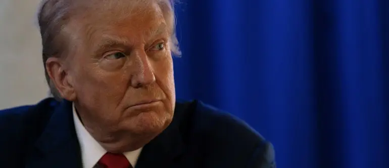 Ce ras-le-bol républicain s’est traduit, lors du deuxième jour de la convention démocrate, par le départ de Stephanie Grisham, l’ancienne secrétaire de presse de Donald Trump, et Kyle Sweetser, un ancien électeur pro-Trump. Tous les deux ont été invités par le Parti démocrate à prononcer des discours.