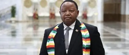 «Les Zimbabwéens résidant en Afrique du Sud se doivent de disposer des documents nécessaires pour travailler dans le pays d’accueil et respecter ainsi ses lois», a déclaré a-t-il déclaré lors de l’inauguration d’un nouveau Consulat du Zimbabwe à Johannesburg.