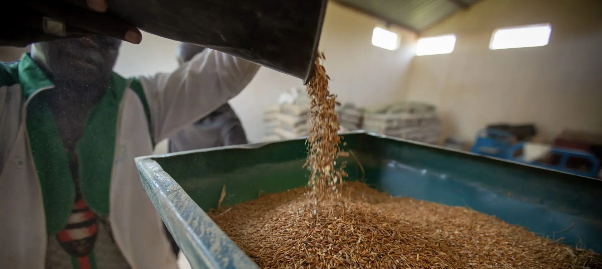 «Le Fonds africain de développement accompagne les ambitieuses réformes du gouvernement, faisant du Bénin un pays à la pointe de l'action climatique et de la création d'un environnement favorable au secteur privé. La Banque se tient également aux côtés du Bénin pour continuer à accompagner les remarquables innovations financières qui ont permis au gouvernement béninois de mobiliser des ressources importantes sur l'ensemble des marchés financiers », a déclaré Robert Masumbuko, le chef du bureau pays de la Banque au Bénin.