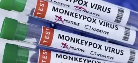 L'OMS avait alors décrété l'alerte maximale en juillet 2022 face à cette flambée de cas dans le monde, puis l'avait levée moins d'un an après, en mai 2023. L'épidémie avait fait quelque 140 morts sur environ 90.000 cas.     