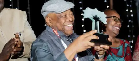 Le prix d'excellence est la plus haute distinction décernée par la Conférence sur la Philanthropie africaine. Il récompense les leaders dont la carrière exceptionnelle a eu un impact profond et durable sur la vie de personnes. L'un des principaux objectifs de ce prix est de célébrer la vie et le travail de ces leaders exceptionnels pendant qu'ils sont encore en vie. Parmi les précédents lauréats figurent Akwasi Aidoo, Gerry Salole et Graça Machel.