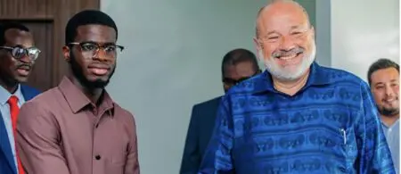 Le contrat a été signé à la suite d’une renégociation menée sous l’égide du nouveau Directeur général de l’ASER, Jean Michel Sène, avec les dirigeants d’AEE Power EPC. Le précédent contrat, qui a fait l’objet d’une renégociation, avait été signé en février dernier par l’ASER et cette société spécialisée dans la fourniture d’énergie électrique et l’amélioration de l’accès à l’électricité en Afrique. Il était prévu d’électrifier 1500 villages sénégalais.