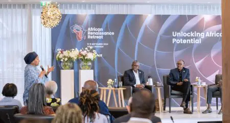 Rwanda | Aliko Dangote a convié les leaders africains à Kigali pour imaginer la transformation du continent S'exprimant lors de la retraite de la Renaissance africaine (African Renaissance Retreat) qui vient de s'achever à Kigali, au Rwanda, Dangote a souligné que malgré les défis importants auxquels l'Afrique est confrontée, sa population jeune et ses ressources abondantes, dont environ 30 % des réserves minérales mondiales et les plus grandes réserves d'or, de cobalt, d'uranium, de platine et de diamants, offrent des opportunités de croissance substantielle et inclusive.