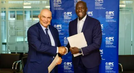 Ce projet soutiendra la construction d'un pipeline de 219 kilomètres pour transporter l'eau dessalée de la côte atlantique au centre du Maroc, garantissant un approvisionnement en eau durable pour les opérations du groupe OCP et les communautés locales.