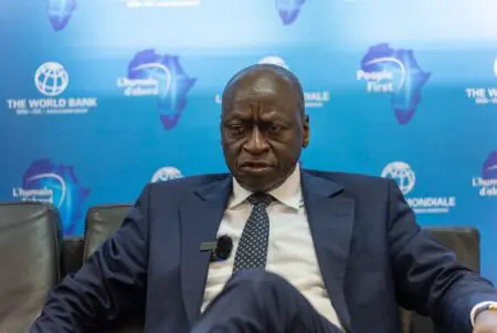 Engagement de la Banque mondiale | Ousmane Diagana : La Mauritanie doit consolider les acquis en éliminant les goulots d’étranglement Mais un peu de taux de croissance pour qu'il soit réellement impactant sur la vie des populations, doit permettre la création des emplois et l’amélioration des services dans le pays. Il faudrait en même temps aussi qu’il puisse permettre que ceux qui doivent aller à l’école y aillent, y restent et acquièrent les connaissances nécessaires. Donc, à l’avenir, et je pense que la Mauritanie est consciente de cela, il faut créer les conditions d’une inclusivité plus forte pour que le ressenti des populations par rapport à ces indicateurs macroéconomiques soit beaucoup plus visible.