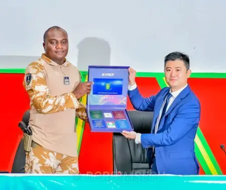A la pointe de la technologie, ce passeport est conçu à base de polycarbonate et le Burkina Faso est le 10è pays en Afrique à se doter de ce type de document de voyage, rapporte la presse locale, citant le Directeur général de l'Office National d’Identification (ONI) au Burkina Faso, Parfait Louré.