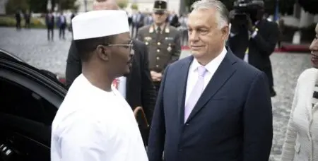 A rebours des Occidentaux, la Hongrie prend pied au Sahel Symbole de ce rapprochement, le Président tchadien Mahamat Idriss Déby Itno est arrivé ce week-end à Budapest et de nouveaux entretiens ont lieu lundi avec le Premier ministre hongrois.