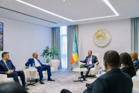 L’Ethiopie a officiellement présenté sa candidature pour l’organisation de la Coupe d’Afrique des Nations (CAN) 2029 de football L’annonce a été faite lundi soir par le Premier ministre éthiopien Abiy Ahmed lors d’un dîner qu’il a offert en l’honneur des délégations qui prennent part à la 46ème Assemblée générale de la Confédération africaine de football (CAF).