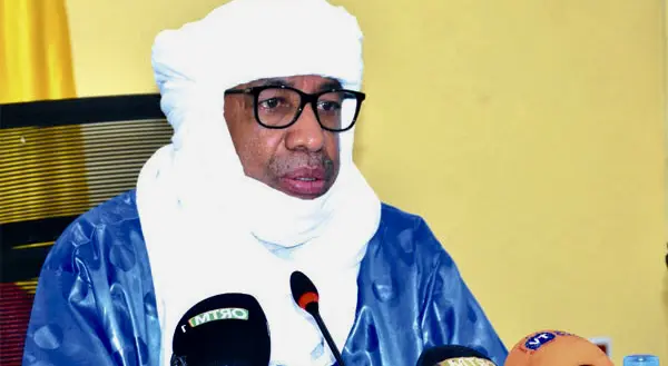 Mali | L’Etat devient majoritaire dans Moov Africa Selon la nouvelle configuration arrêtée en Conseil des ministres du mercredi 23 octobre, l’Etat détiendra désormais 56% du capital contre 49% précédemment. Alhamdou AG Ilyene, ministre de la Communication, de l’Economie numérique et de la Modernisation de l’administration, a déclaré que cette prise de contrôle s’est effectuée sans « débourser un franc». Le groupe Maroc Telecom, relégué au rang d’actionnaire minoritaire, n’a pas encore réagi à cette décision. Il n’est pas certain que ce coup de force de Bamako soit conforme au pacte d’actionnaires, auquel cas, cela promet une bataille juridique devant les tribunaux ou les cours d’arbitrage.