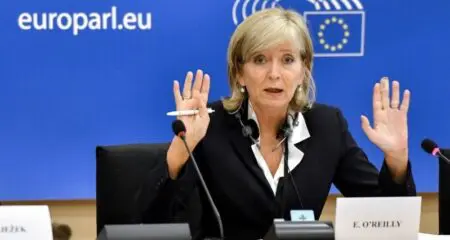 "Le manque d'informations accessibles au public dans cette affaire... a clairement été une source de préoccupation", écrit la médiatrice Emily O'Reilly, dans les conclusions, rendues publiques mercredi, d'une enquête ouverte en avril.