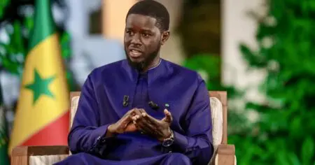 "A l'approche de la campagne électorale pour les élections législatives, j'invite tous les Sénégalais en particulier les acteurs politiques quels que soient leur bord à éviter les dérives dans leurs discours et leurs actes", a déclaré M. Faye devant plusieurs journalistes au palais de la République.