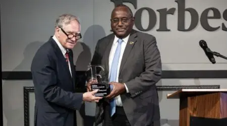 Kamanzi Christian, DGA de Rawbank, a déclaré : «Recevoir le Forbes Best of Africa Innovative Banking Award est une immense fierté pour nous. Cela témoigne de notre vision et de notre engagement à innover constamment pour proposer des solutions financières adaptées aux besoins de tous les Congolais. Nous restons déterminés à repousser les limites de l’inclusion financière en RDC, tout en apportant un impact positif et durable à notre économie.»