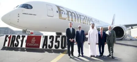 Compagnie aérienne | Emirates dévoile officiellement son tout premier A350 L'A350 d'Emirates propose trois classes de voyage spacieuses, pouvant accueillir 312 passagers avec 32 sièges-lit de nouvelle génération en Classe Affaires, 21 sièges en Classe Economie Premium et 259 sièges en Classe Économique offrant un espace généreux. Les dernières innovations à bord reflètent l'engagement de la compagnie à offrir une expérience client haut de gamme tout en optimisant