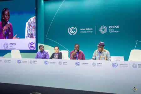 Financement climatique | Les BMD disposées à apporter 120 milliards de dollars annuellement aux pays à revenu faible et intermédiaire À l’occasion de la COP29, les banques multilatérales de développement (BMD) ont publié aujourd’hui une déclaration présentant les grandes orientations de leur soutien financier et autres initiatives destinées à aider les pays à atteindre des résultats climatiques ambitieux. Selon leurs estimations, les BMD porteront leurs financements climatiques en faveur des pays à revenu faible et intermédiaire à un montant total de 120 milliards de dollars par an d’ici 2030, dont 42 milliards de dollars consacrés à l’adaptation, tandis qu’elles prévoient de mobiliser 65 milliards de dollars auprès du secteur privé.