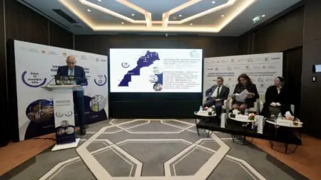 Il faut noter que les Sanofi Diabetes Research Awards ont accueilli pour cette édition 2024, deux nouveaux partenaires : la Société Marocaine d’Endocrinologie et Diabétologie Pédiatrique (SMEDIAP) et le Centre d’innovation en e-santé de l’Université Mohammed V (CIeS). Le programme scientifique de la cérémonie s’est articulé autour de deux panels. Le premier concerne le diabète en milieu scolaire et comment relever le défi de la sensibilisation. Le second panel est relatif aux évolutions thérapeutiques et technologiques pour une prise en charge optimale du patient atteint du diabète de type 2.