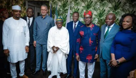 "Le Conseil d’affaires RDC-Nigeria s’est donné comme mission de transformer les immenses potentiels économiques qui existent entre les deux pays par le biais d’une coopération bilatérale renforcée", relève un communiqué. "Le vice-Premier ministre en charge de l’Economie nationale, le Prof. Daniel Mukoko Samba qui a pris part à la réunion du Conseil d’affaires RDC-Nigeria du 1er au 2 novembre 2024 a exposé sur le climat d’investissement en République Démocratique du Congo", ajoute la même source.