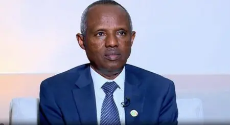 Transport aérien | La grève chez Boeing va pénaliser la croissance d’Ethiopian Airlines, selon la compagnie (Entretien) La fin de la grève était cruciale pour le constructeur américain, en grandes difficultés financières car le débrayage paralyse les deux usines produisant le 737 - son avion vedette -, le 777, le 767 et plusieurs programmes militaires. Ce débrayage "nous pénalise" avec des "mois de retard" dans les livraisons, a assuré lors d'un entretien avec l'AFP Mesfin Tasew Bekele, Directeur général de Ethiopian Airlines, avant de poursuivre : "En fait, la livraison de nos avions par Boeing a commencé à prendre du retard il y a environ un an (...) et la récente grève a aggravé la situation."