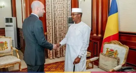 Coopération militaire | Le Tchad rompt ses accords de défense avec la France "Le gouvernement de la République du Tchad informe l'opinion nationale et internationale de sa décision de mettre fin à l'accord de coopération en matière de défense signé avec la République française", a déclaré le ministre des Affaires étrangères tchadien Abderaman Koulamallah sur la page Facebook du ministère.