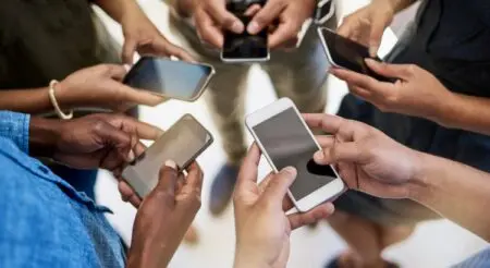 Le cabinet singapourien estime que l’avenir du marché des smartphones en Afrique va dépendre de la capacité des gouvernements et des fournisseurs à surmonter les obstacles structurels. Ses analystes prévoient un léger rebond de 1 % des ventes de smartphones en 2025.