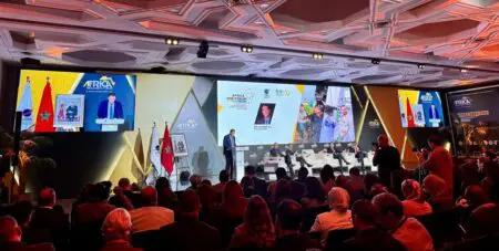 Lors d’une séance plénière tenue sous le thème "Innovation et co-industrialisation : bâtir des chaînes de valeur complémentaires", les intervenants ont souligné que les PPP constituent un levier indispensable pour répondre aux besoins croissants en infrastructures sur le continent, tout en optimisant les ressources disponibles.