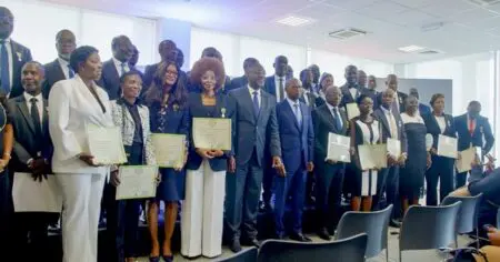 Côte d’Ivoire | Atlantic Business International récompense l’engagement et l’excellence de ses collaborateurs Placée sous le signe de la valorisation du capital humain, cette cérémonie s’est déroulée en présence de Maître Adama Kamara, ministre de l’Emploi et de la Protection sociale, du Dr. Souleymane Diarrassouba, ministre du Commerce et de l’Industrie, et de Habib Koné , Directeur général d’ABI. Au total, quarante et un collaborateurs ont été honorés pour leur contribution exemplaire à la performance de l’entreprise. Parmi eux, deux ont reçu la Médaille d’Or pour 30 ans de service exceptionnel, quatre la Médaille de Vermeil pour 25 ans d’engagement, et 35 Médailles d’Argent ont récompensé 15 années de fidélité et de précieuse contribution.
