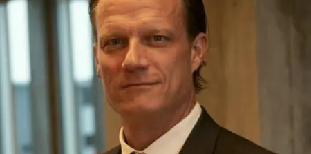 Dans une dépêche relayée par notre confrère Ecofin, l’agence ghanéenne de l’information (AGI) annonce que le groupe danois d’énergies renouvelables Renergy Solar «s’engage à soutenir le pays dans sa transition énergétique», en investissant dans le développement d’une centrale solaire de 40 MW. La première phase d’une puissance de 20 MW sera opérationnelle en 2025 selon l’engagement pris par le CEO de Renergy Solar, Mads Vestergaard Sørensen.