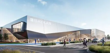 La société est détenue à parts égales par les frères Lutfu Haluk Bayraktar et Selçuk Bayraktar, les fondateurs du groupe turc de défense et d'aviation. L’implantation industrielle de Baykar au Maroc constitue l'aboutissement d'une coopération qui remonte à 2021, lorsque le Royaume avait reçu sa première commande de drones Bayraktar TB2.