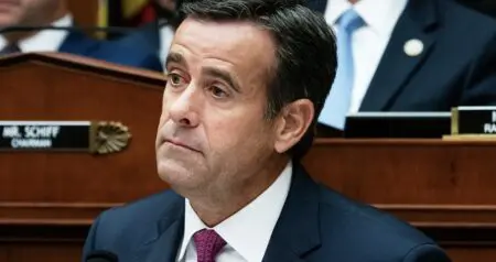 Cette information est contenue dans une note publiée par la CIA ce samedi à la demande de son nouveau directeur, tout juste nommé par Donald Trump, John Ratcliffe. L’agence américaine précise toutefois que cette hypothèse d’une fuite de laboratoire reste une supposition «peu fiable» et que son enquête est toujours en cours.