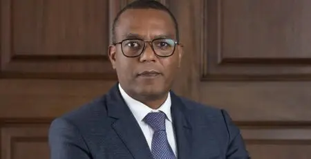 L’Etat angolais prépare la cession de ses parts dans deux établissements bancaires majeurs, Standard Bank et Banco de Fomento Angola, la deuxième plus grande banque du pays. L’annonce a été faite par José de Lima Massano, ministre d'Etat à la Coordination économique, en marge du récent forum de Davos.