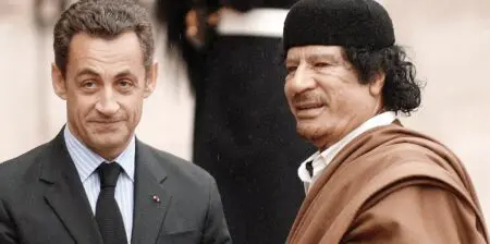 La singularité du régime de Mouammar Kadhafi, en quête de respectabilité sur la scène diplomatique dans les années 2000, a nourri les soupçons de financement libyen de la campagne électorale présidentielle de Nicolas Sarkozy sur lesquels la justice française se penchera à partir de ce lundi. L’ancien président de la République, Nicolas Sarkozy, devra répondre, avec plusieurs anciens ministres, de soupçons de corruption internationale. Le procès s’achèvera le 10 avril 2025.