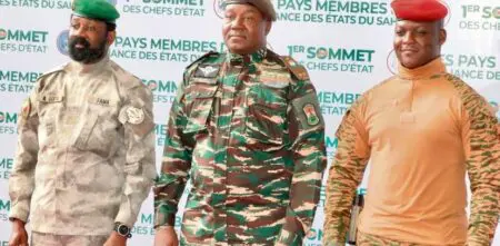 Le 29 janvier 2024, les trois pays dirigés par des régimes militaires avaient formellement notifié à la Cedeao leur volonté de retrait "immédiat." Mais les textes de l'organisation ouest-africaine imposaient un délai d'un an pour qu'elle soit effective. Ce sera donc chose faite mercredi, les trois pays ayant ignoré l'appel de la Cedeao à prolonger la période de six mois pour tenter de trouver une solution.