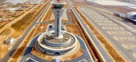 Les contrôleurs aériens affirment dans un communiqué publié jeudi 2 janvier avoir pris cette décision "après avoir autant alerté, et fait preuve de tant de résilience pour gérer l’espace aérien de près de quatre millions de kilomètres carrés sous leur responsabilité avec le maximum de professionnalisme."