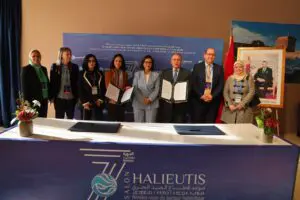 L’accord inclut également des actions visant à encourager et favoriser le regroupement des femmes pêcheurs en coopératives, groupements d’intérêt économique ou réseaux. Cette structuration leur permettra de mutualiser les ressources, de réduire les coûts et de renforcer leur pouvoir de négociation. Par ailleurs, les coopératives bénéficieront d’équipements technologiques modernes, leur donnant les moyens d’adopter des pratiques durables et de devenir des agentes économiques clés dans leurs territoires.