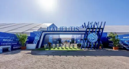 Inaugurée le 5 février 2025 par le Chef du gouvernement Aziz Akhannouch, cette édition a été placée sous le thème : “Recherche et innovation pour un secteur halieutique durable.” Le choix de cette thématique place la recherche scientifique comme un levier stratégique dans la durabilité de la ressource halieutique ainsi que la compétitivité des industries marocaines se positionnant dans les secteurs de la pêche et de l’aquaculture.