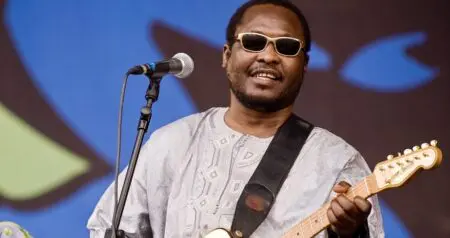 C’est une vague ininterrompue d’hommages et de portraits dithyrambiques qui depuis plusieurs jours inondent les médias français et francophones. Le chanteur Amadou Bagayoko nous a quittés dans sa 71e année. En duo avec son épouse, Mariam Doumbia, il aura écumé les scènes musicales du globe. Tous deux souffrant de cécité s’étaient rencontrés en 1976 pour se marier au début de la décennie 80.