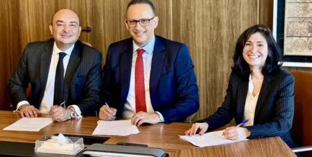 Cette levée de fonds vise à soutenir la stratégie de développement de DDM, tant sur le plan organique qu’à travers des opérations de croissance externe. L’ambition est claire : asseoir durablement la position de Dislog Group en tant que leader national et continental dans le secteur des dispositifs médicaux. DDM est désormais appelée à devenir la plateforme de consolidation des futures acquisitions du groupe dans ce domaine. Plusieurs sociétés sont d’ores et déjà identifiées comme cibles potentielles, parmi lesquelles Megaflex, Africare, Afrobiomedic et Farmalac.