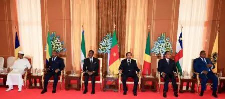 Bien que la proposition de loi « CEMAC Act.» porte sur les six pays de l’Afrique centrale ayant en commun l’usage du franc CFA (Cameroun, Gabon, Tchad, Congo, Centrafrique et Guinée équatoriale), ce texte est surtout destiné à attirer l’attention du FMI sur ses responsabilités dans la gestion d’une partie des avoirs extérieurs par ces Etats, notamment les ressources de restauration du passif environnemental versés par les majors pétroliers. On retrouve là, la cabale que mène l’administration Trump contre tous les programmes liés à la lutte contre le changement climatique.