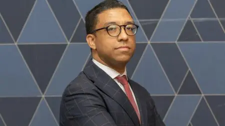 Basé à Casablanca et fondé en 2017, Corporate Value Advisory est un cabinet de conseil, spécialisé dans l’accompagnement stratégique, la conduite de projets de transformation, l’évaluation financière, l’audit et le conseil fiscal. Dirigé par Marouane Mouafir, Expert-comptable diplômé en France et lauréat du groupe ISCAE, le cabinet a mené à bien plus de 140 projets de transformation au profit de clients publics et privés, au Maroc et dans la région.