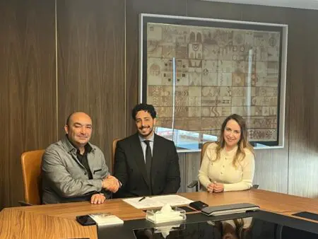 Ce projet ambitieux entend offrir un véritable espace d’opportunités aux jeunes talents marocains, en mettant en lumière des leaders, qu’ils soient établis au Maroc ou issus de la diaspora, dans des secteurs variés. Ils bénéficieront d’un accompagnement de haut niveau grâce à un réseau de 40 mentors reconnus, qui partageront leur savoir-faire et leur expérience pour former une nouvelle génération d’acteurs du changement d’ici 2030.