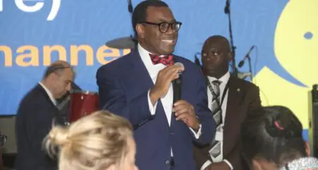 Lancé en 2015, le programme "High 5" de la Banque africaine de développement (BAD) a profondément marqué le paysage socio-économique de l’Afrique. Selon son président, Akinwumi Adesina, plus de 565 millions de personnes ont vu leur vie transformée grâce à ce plan ambitieux. "Grâce à des investissements dans l’énergie, la sécurité alimentaire, l’industrialisation, l’intégration régionale et l’amélioration de la qualité de vie des populations africaines, la vie de plus de 565 millions de personnes a changé à jamais", a-t-il déclaré lundi à Abidjan, lors d’une rencontre avec la presse organisée en marge des Assemblées annuelles de la Banque.