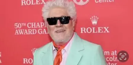 « Monsieur Trump, c’est à vous que je parle. Et j’espère que vous entendrez ce que je vais vous dire », a lancé Pedro Almodóvar, lundi 28 avril, lors de la cérémonie du 50e Chaplin Award à New York. Le réalisateur a profité de cette soirée qui lui était dédiée pour exprimer de vives critiques à l’encontre du président américain Donald Trump.