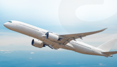 Durant les 50 premières années du transport aérien moderne que l’on peut dater de la fin de la Deuxième Guerre Mondiale, un seul modèle existait : un transport cher avec une qualité de service exceptionnelle chargée de compenser l’absence de confort des appareils alors en service. Les tarifs étaient réglementés par IATA et la concurrence d’ailleurs très faible entre les opérateurs, s’exerçait essentiellement sur la qualité du service, l’accent étant mis sur les nouveaux appareils dont l’arrivée du Boeing 747 a été l’archétype.