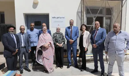 Laâyoune | Lecture et Éducation : la Fondation Banque Populaire équipe l’Ecole Tariq Ben Ziad Dans le cadre de son engagement en faveur de l’éducation, la Fondation Banque Populaire a procédé à l’équipement de l’école Tariq Ben Ziad à Laâyoune, dotant celle-ci de douze bibliothèques scolaires contenant des ouvrages adaptés aux différents niveaux scolaires.